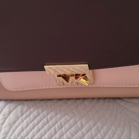 In New Condition Michael Kors Mindy Bag Purse. Stunning! - Picture 6 of 11